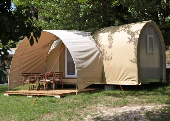 Camping Glamping Gardameer met tent met airconditioning aan het meer