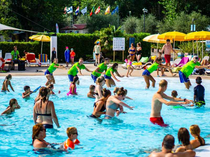 Campeggio Lago di Garda Animazione in piscina 1