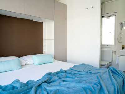 Camping Gardameer met stacaravan 2 slaapkamers en eigen badkamer 1