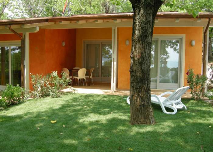 Camping Gardameer met appartement met privétuin 