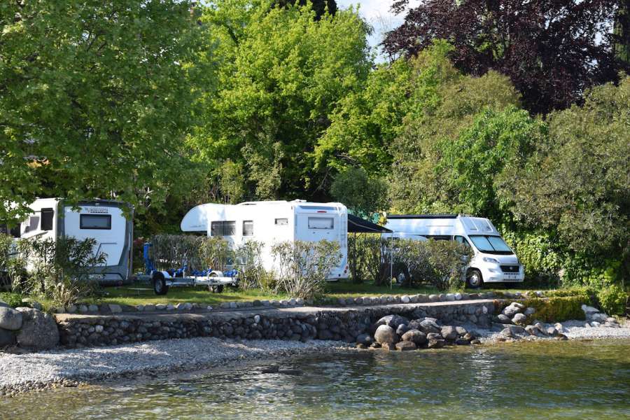 Camping Lago di Garda con piazzole direttamente sul lago  7