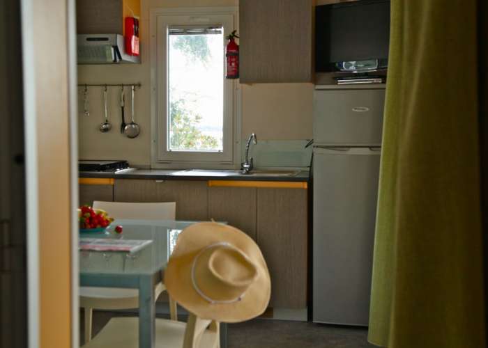 Camping Gardameer met stacaravan met vaatwasser 