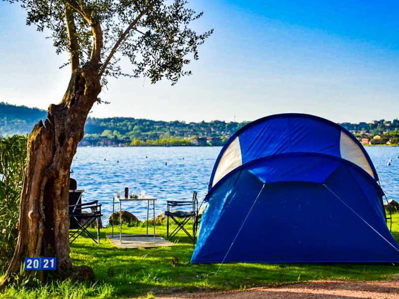 Camping Lago di Garda con piazzole direttamente sul lago  
