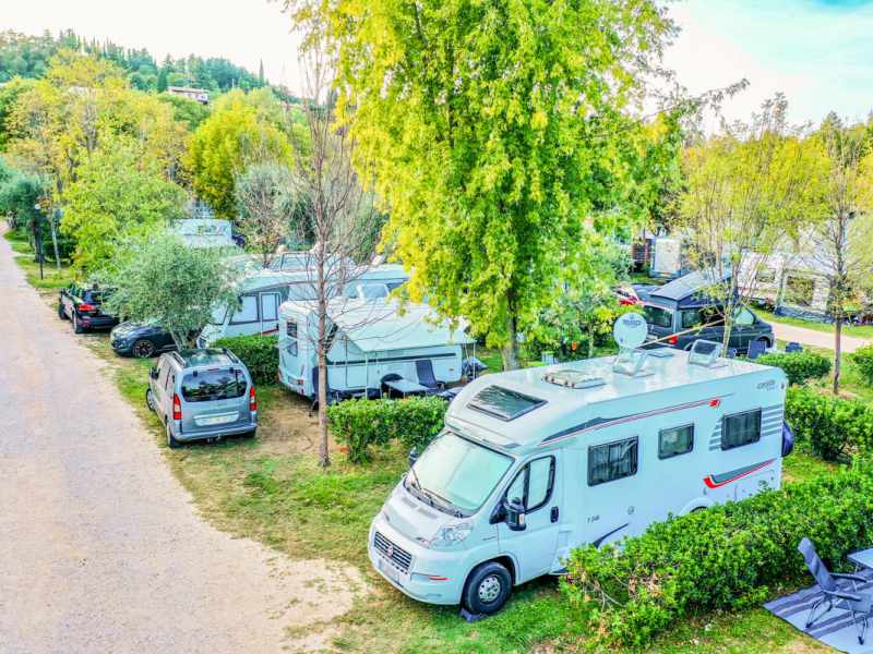 Campeggio Lago di Garda con piazzole standard e 6 amper di elettricità  2