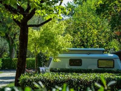 Camping Gardameer met standaard standplaatsen en 6 ampère elektriciteit 