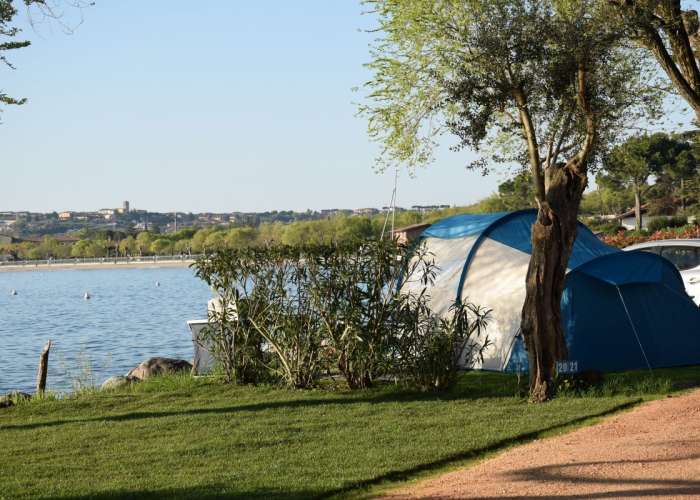 Camping Gardameer met staanplaatsen aan het meer 2