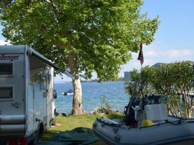 Camping Gardameer met staanplaatsen aan het meer 3