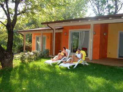 Camping Gardameer met appartement met privétuin 