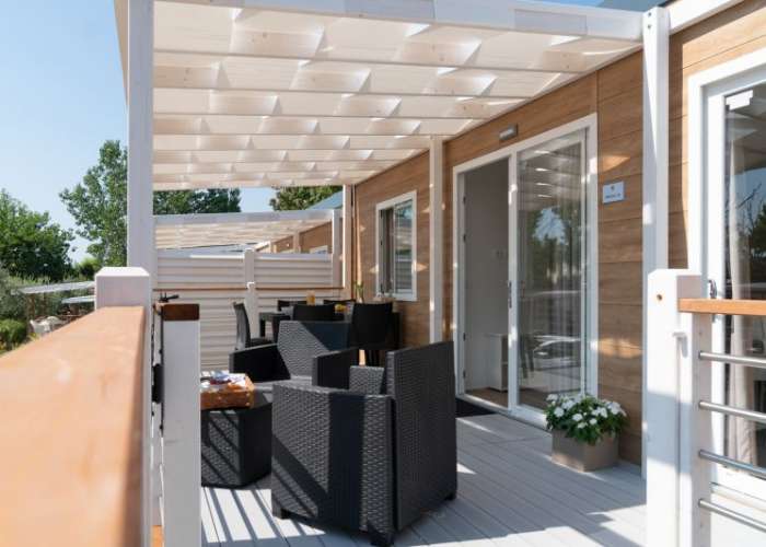 Camping Gardameer met stacaravan met overdekt terras 