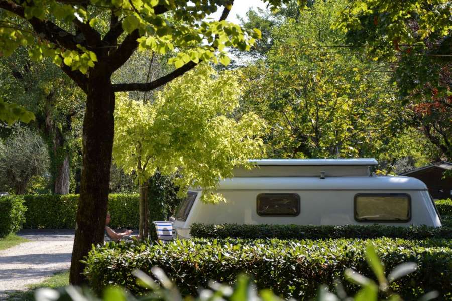 Campeggio Lago di Garda con piazzole standard e 6 amper di elettricità   6