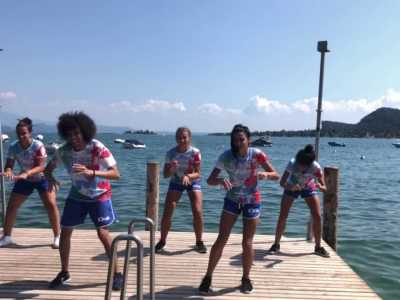 Ballo degli Strumenti Camping Gardameer met Animatie baby dans mini disco 