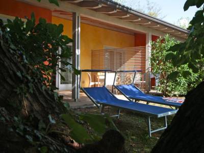 Camping Gardameer met appartement met privétuin 1