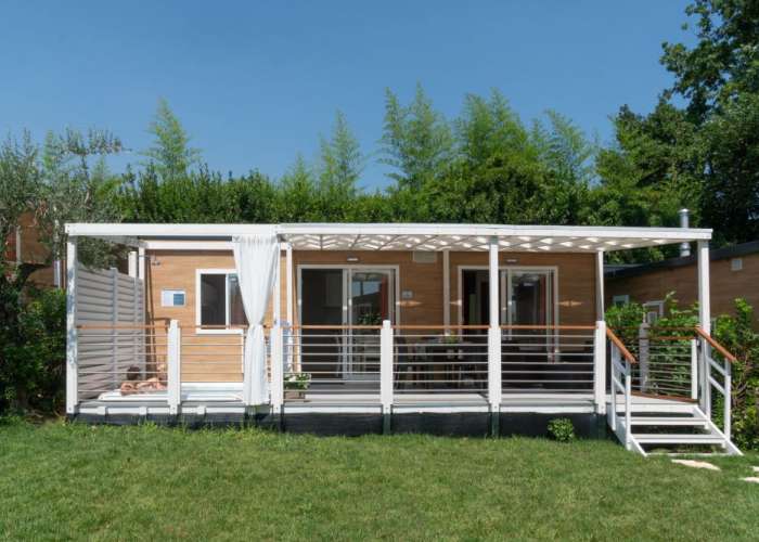 Camping Gardameer met Stacaravan met privé Jacuzzi 2