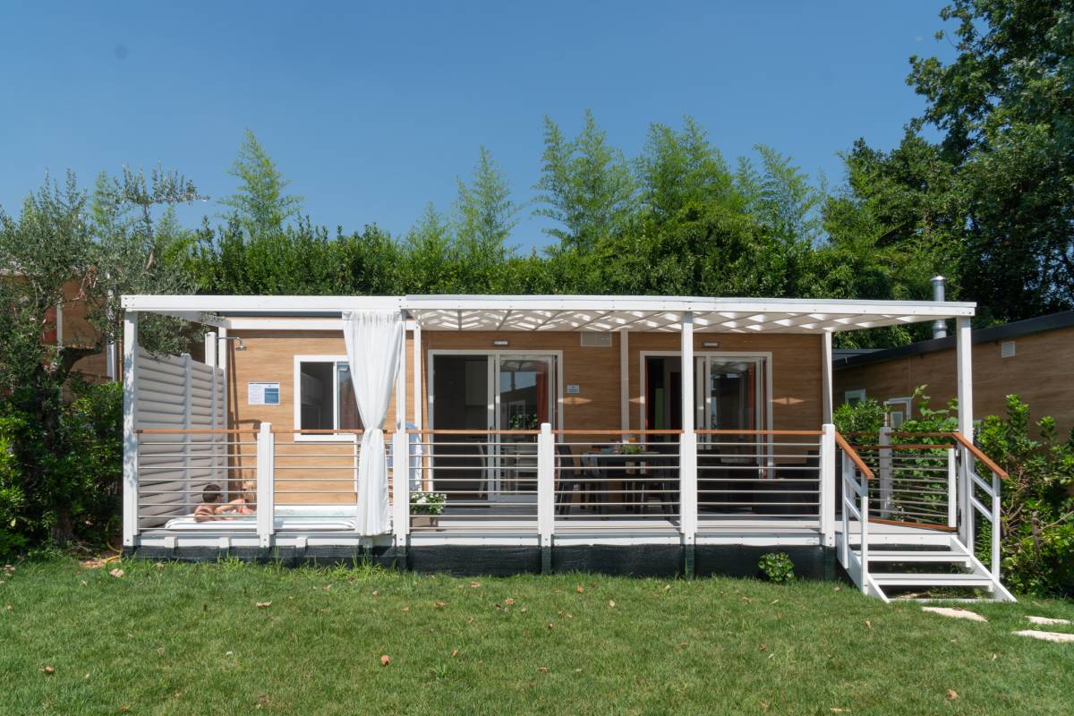 Campeggio Lago di Garda Glamping, casa mobile con Jacuzzi 