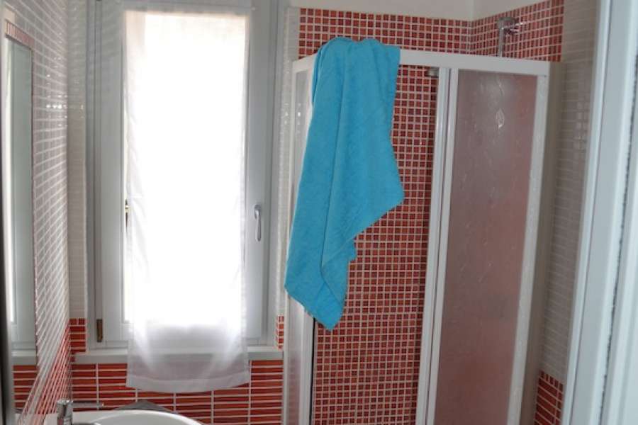 Campeggio Lago di Garda con appartamento con 2 camere da letto e bagno privato 12