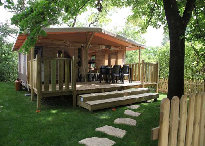 Camping Glamping Gardameer met tent met airconditioning en privé badkamer