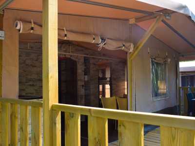 Camping Glamping Gardameer met tent met airconditioning en privé badkamer 1