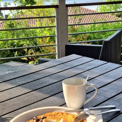 What a great way to start the day.... homemade ricotta and blueberry pancake with lakeview.... 
Buona giornata!