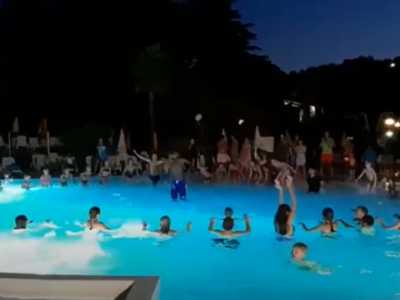 Camping Gardameer met Animatie baby dans mini disco shows 1