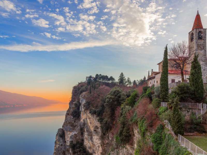 Passeggiate Camminate Trekking in Famiglia Lago di Garda Campeggio